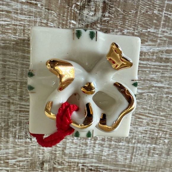 Spode Christmas Tree Love Is A Gift Ornament With Gold Accents Retired - Picture 3 of 8